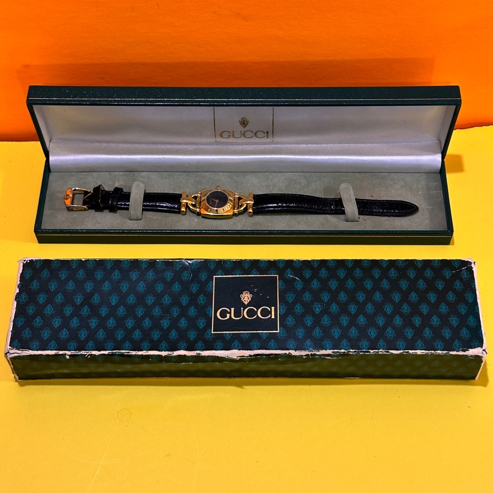 Gucci Gold and Black Women's Watch - Picture 15 of 16
